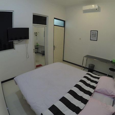 Mess Inn Semarang Esterno foto
