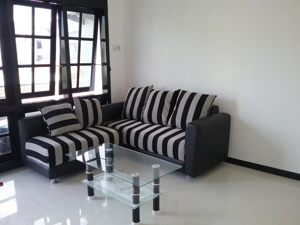 Mess Inn Semarang Esterno foto