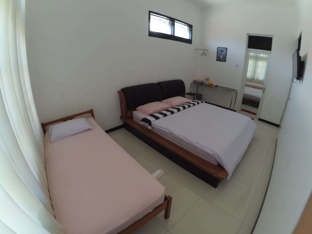 Mess Inn Semarang Esterno foto
