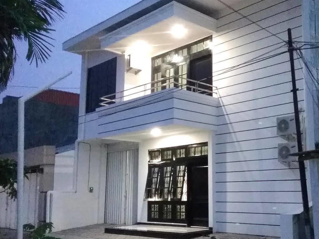 Mess Inn Semarang Esterno foto